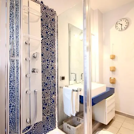 2 Bed Flat In Great Area *