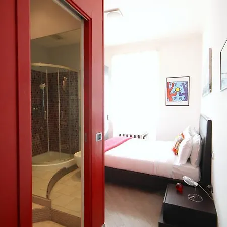 2 Bed Flat In Great Area * 로마