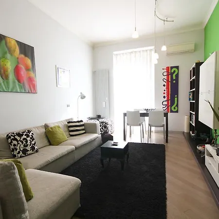 2 Bed Flat In Great Area * 로마