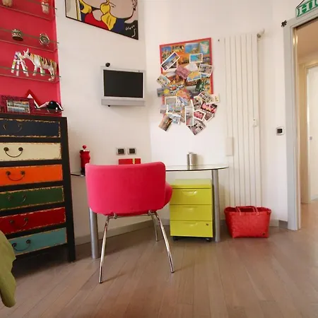 2 Bed Flat In Great Area 아파트